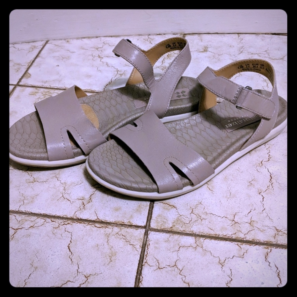 Naturalizer sandals